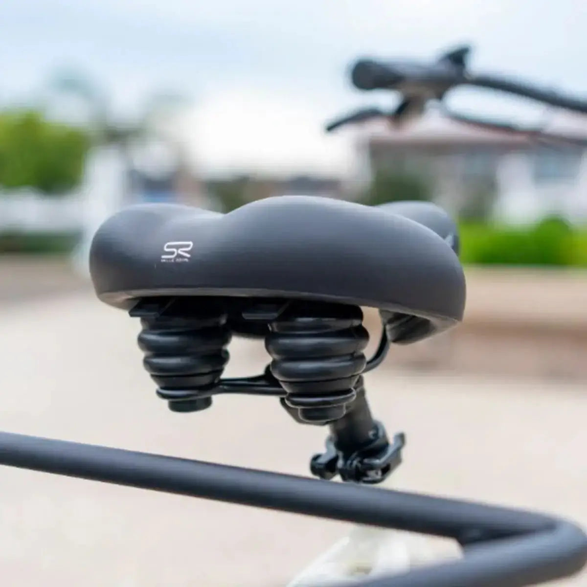 Emojo Bull electric bike handlebar cockpit