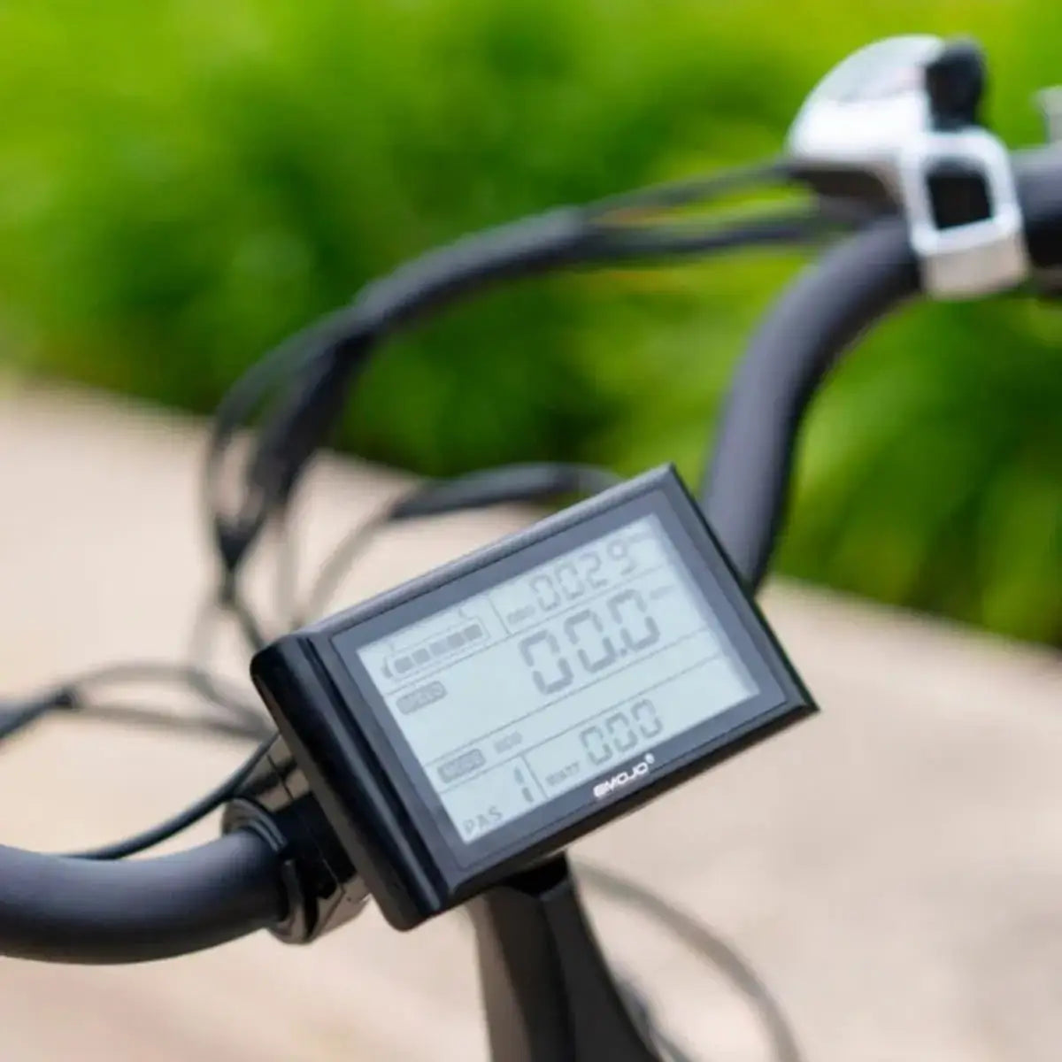 Emojo Bull electric bike tire tread view